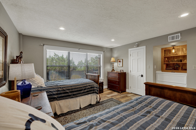 Image 29 of 48 For 605 High Oaks