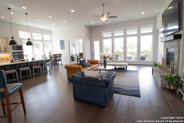 Image 17 of 42 For 10506 Purple Hackett