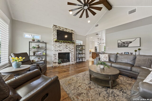 Image 7 of 41 For 120 Magnolia