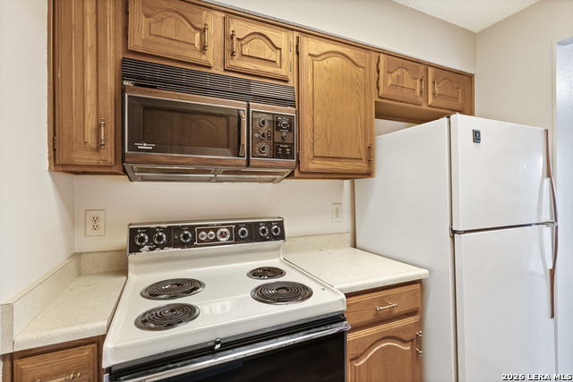 Listing photo id 8 for 4839 Brandeis  923