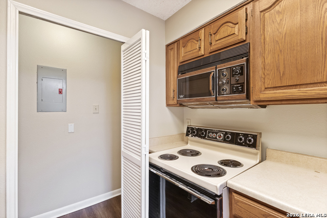 Listing photo id 9 for 4839 Brandeis  923