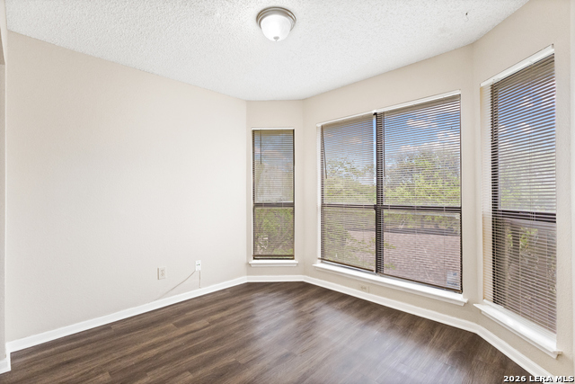 Listing photo id 11 for 4839 Brandeis  923