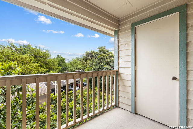 Listing photo id 17 for 4839 Brandeis  923