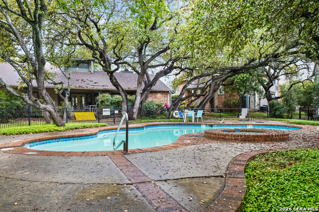 Listing photo id 19 for 4839 Brandeis  923