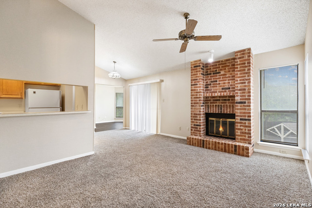 Listing photo id 3 for 4839 Brandeis  923