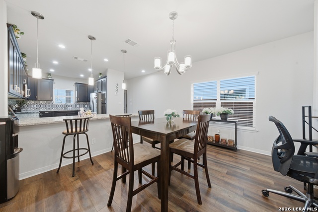 Listing photo id 9 for 754 Delmar St