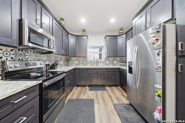 Listing photo id 11 for 754 Delmar St