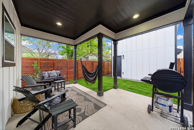 Listing photo id 1 for 754 Delmar St