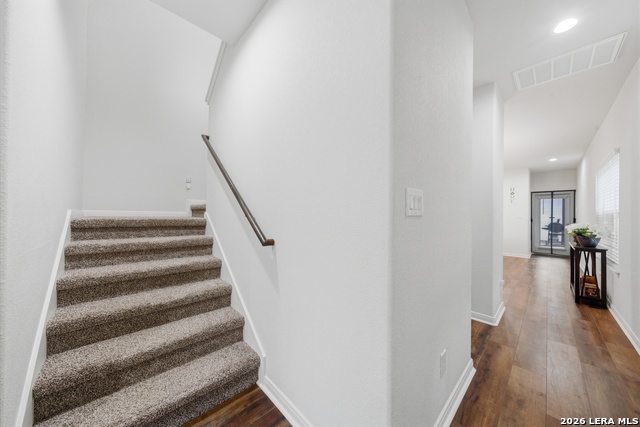 Listing photo id 6 for 754 Delmar St