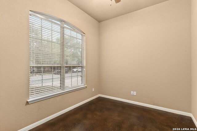 Image 18 of 26 For 820 Mission Hills