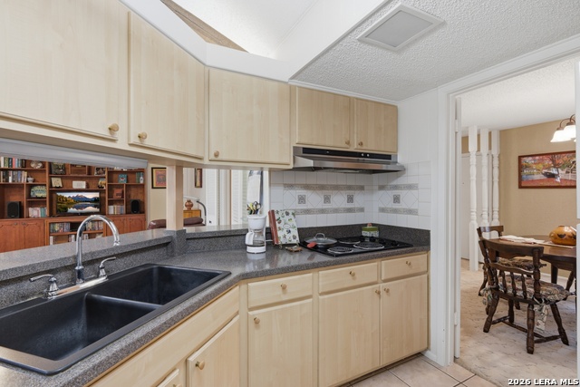 Listing photo id 13 for 4519 Maybrook Woods