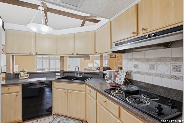 Listing photo id 14 for 4519 Maybrook Woods