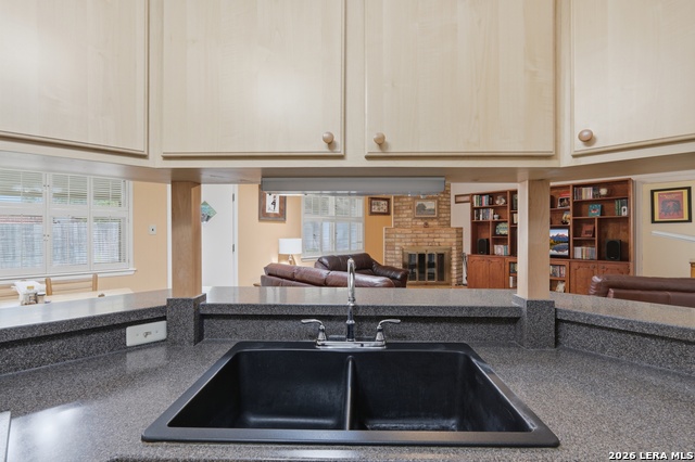 Listing photo id 15 for 4519 Maybrook Woods