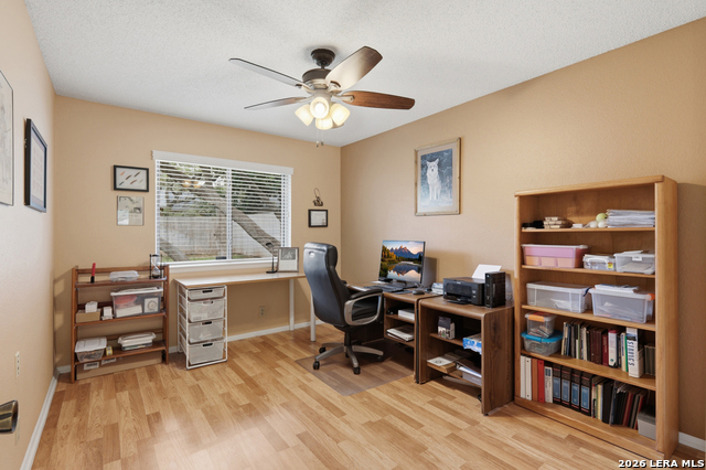 Listing photo id 18 for 4519 Maybrook Woods