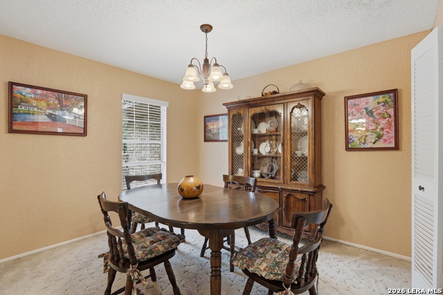 Listing photo id 4 for 4519 Maybrook Woods