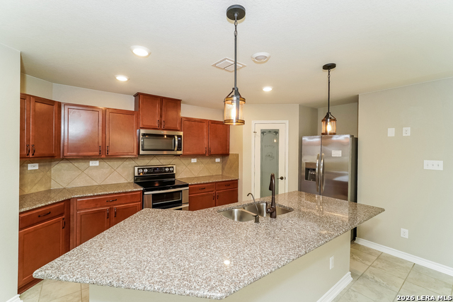 Listing photo id 4 for 3931 Gentle Meadow