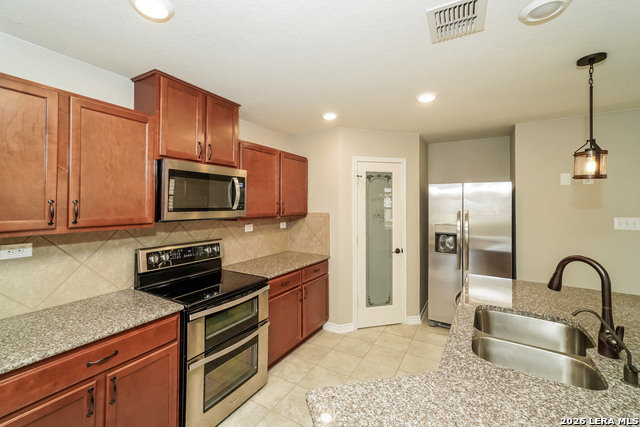 Listing photo id 5 for 3931 Gentle Meadow