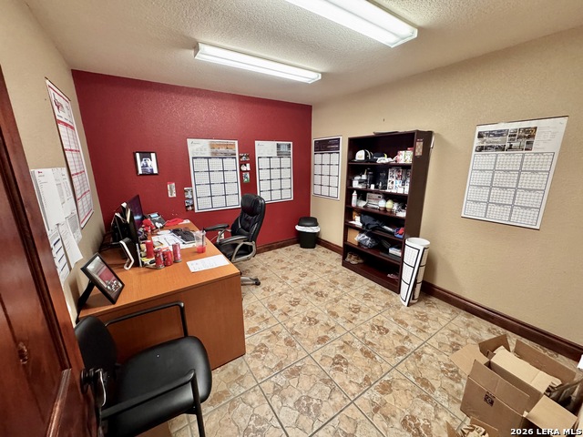 Image 14 of 28 For 224 Zander  