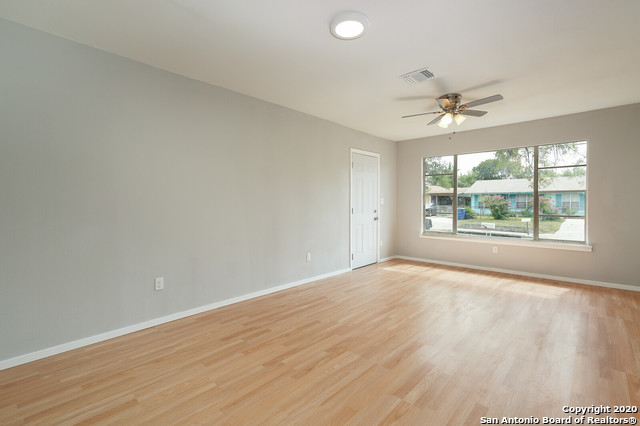 Image 4 of 17 For 435 Bedford Ave W