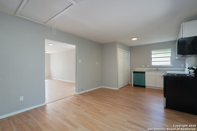 Image 7 of 17 For 435 Bedford Ave W