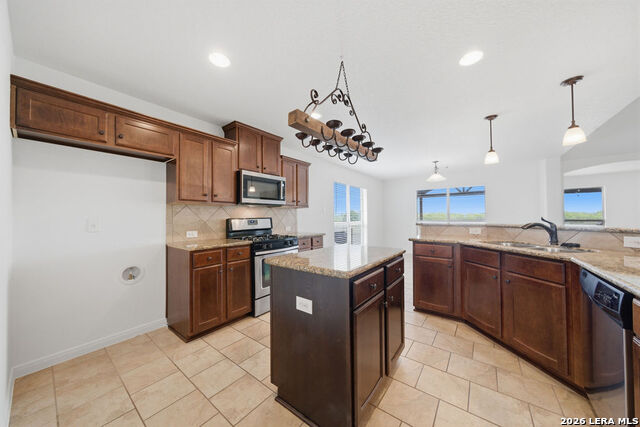 Image 13 of 29 For 12897 La Vernia Rd