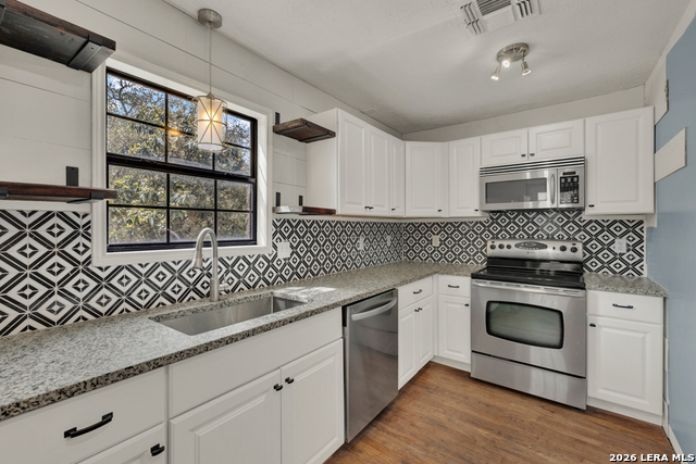 Image 14 of 47 For 499 Lakeway  