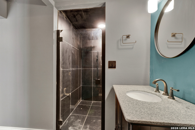 Image 20 of 47 For 499 Lakeway  