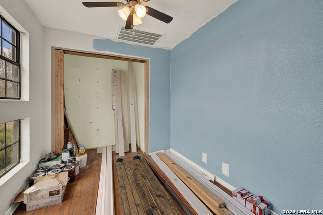 Image 21 of 47 For 499 Lakeway  