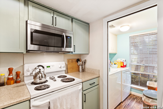 Image 7 of 25 For 11303 Vance Jackson  K2