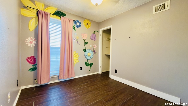 Image 10 of 11 For 5659 Wood Oak