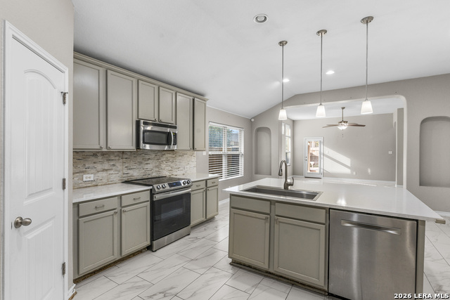 Image 9 of 26 For 10421 Macarthur