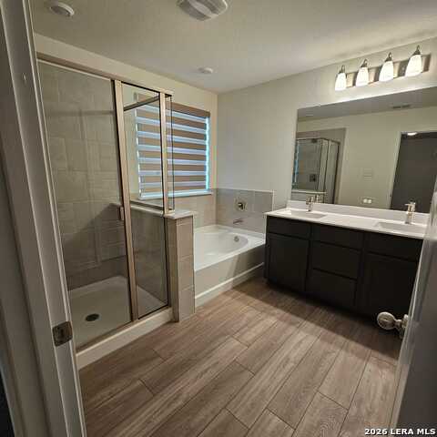 Image 11 of 35 For 14839 Vance Jackson  Unit 911