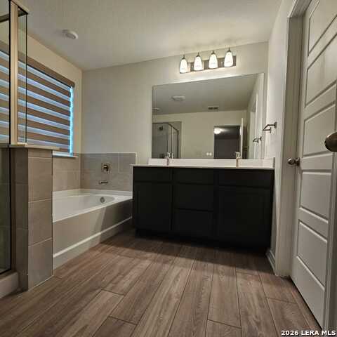 Image 14 of 35 For 14839 Vance Jackson  Unit 911