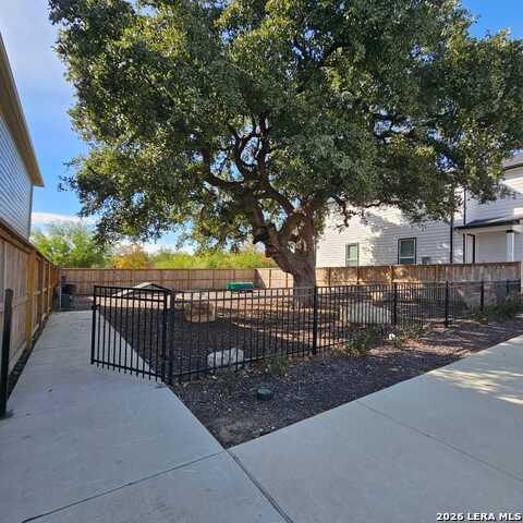 Image 30 of 35 For 14839 Vance Jackson  Unit 911