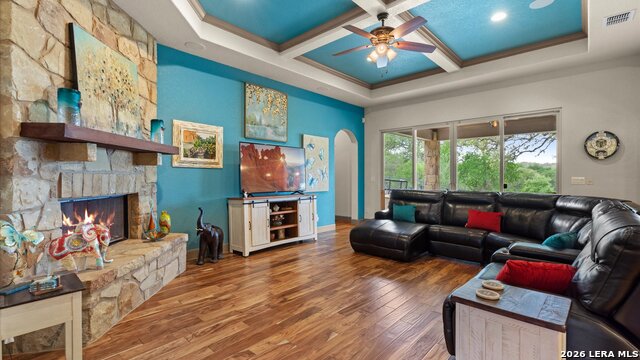 Listing photo id 12 for 543 River Chase