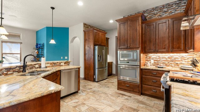 Listing photo id 17 for 543 River Chase