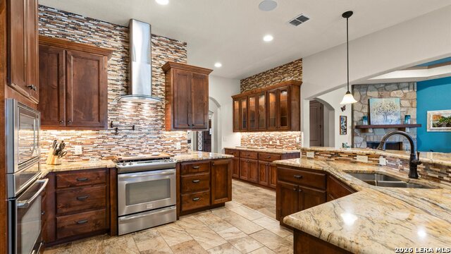 Listing photo id 18 for 543 River Chase