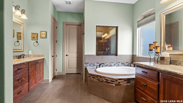 Listing photo id 25 for 543 River Chase