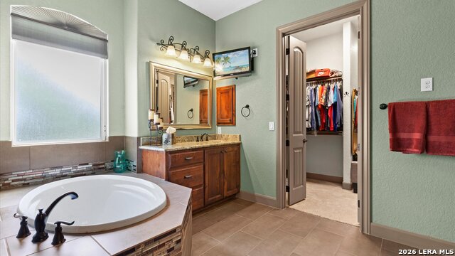 Listing photo id 26 for 543 River Chase