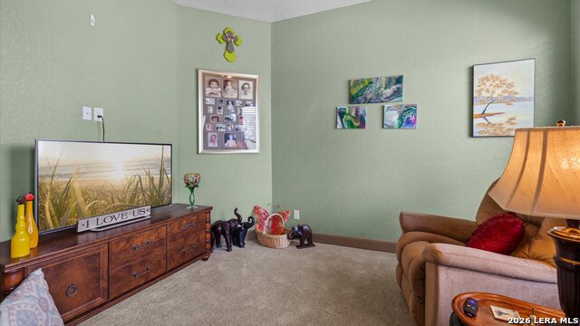 Listing photo id 29 for 543 River Chase