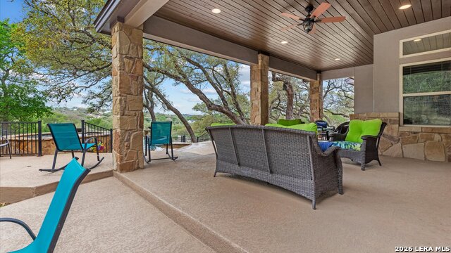 Listing photo id 38 for 543 River Chase