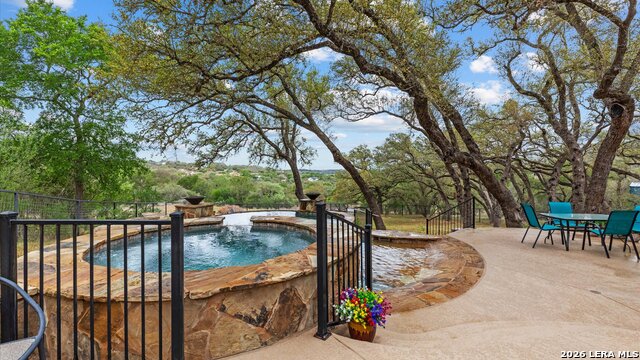 Listing photo id 39 for 543 River Chase