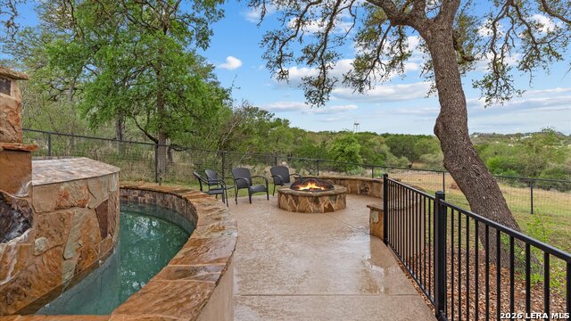 Listing photo id 41 for 543 River Chase