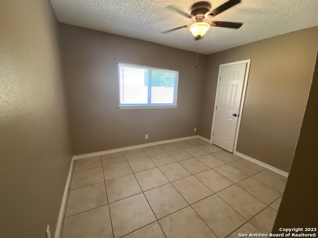 Image 18 of 23 For 8406 Forest Ridge Dr