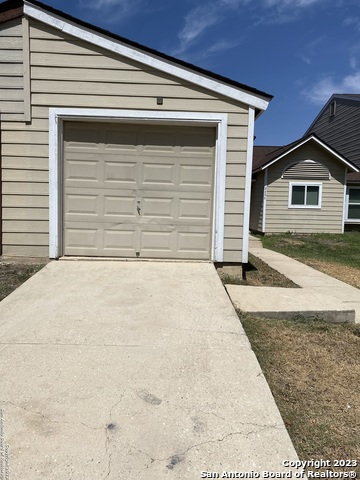 Image 4 of 23 For 8406 Forest Ridge Dr