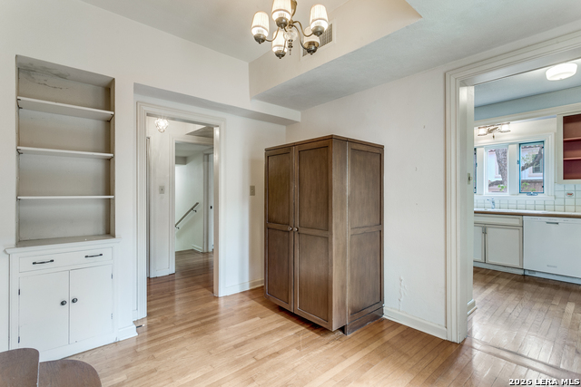 Listing photo id 10 for 144 Thelma  