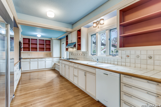 Listing photo id 12 for 144 Thelma  