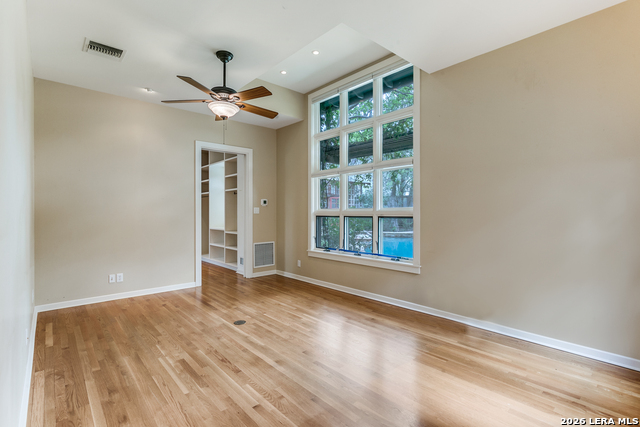 Listing photo id 16 for 144 Thelma  