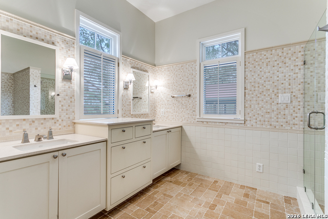 Listing photo id 17 for 144 Thelma  