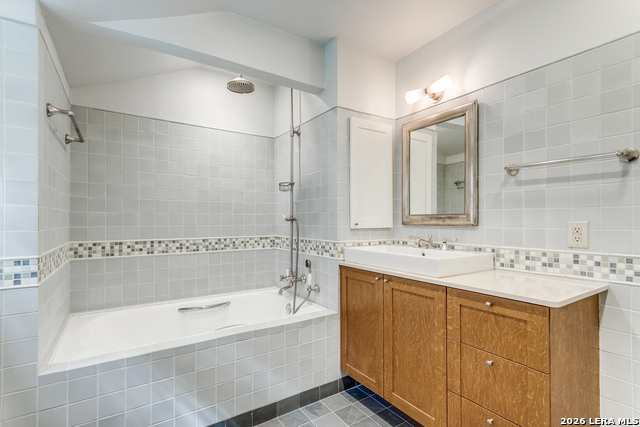 Listing photo id 21 for 144 Thelma  